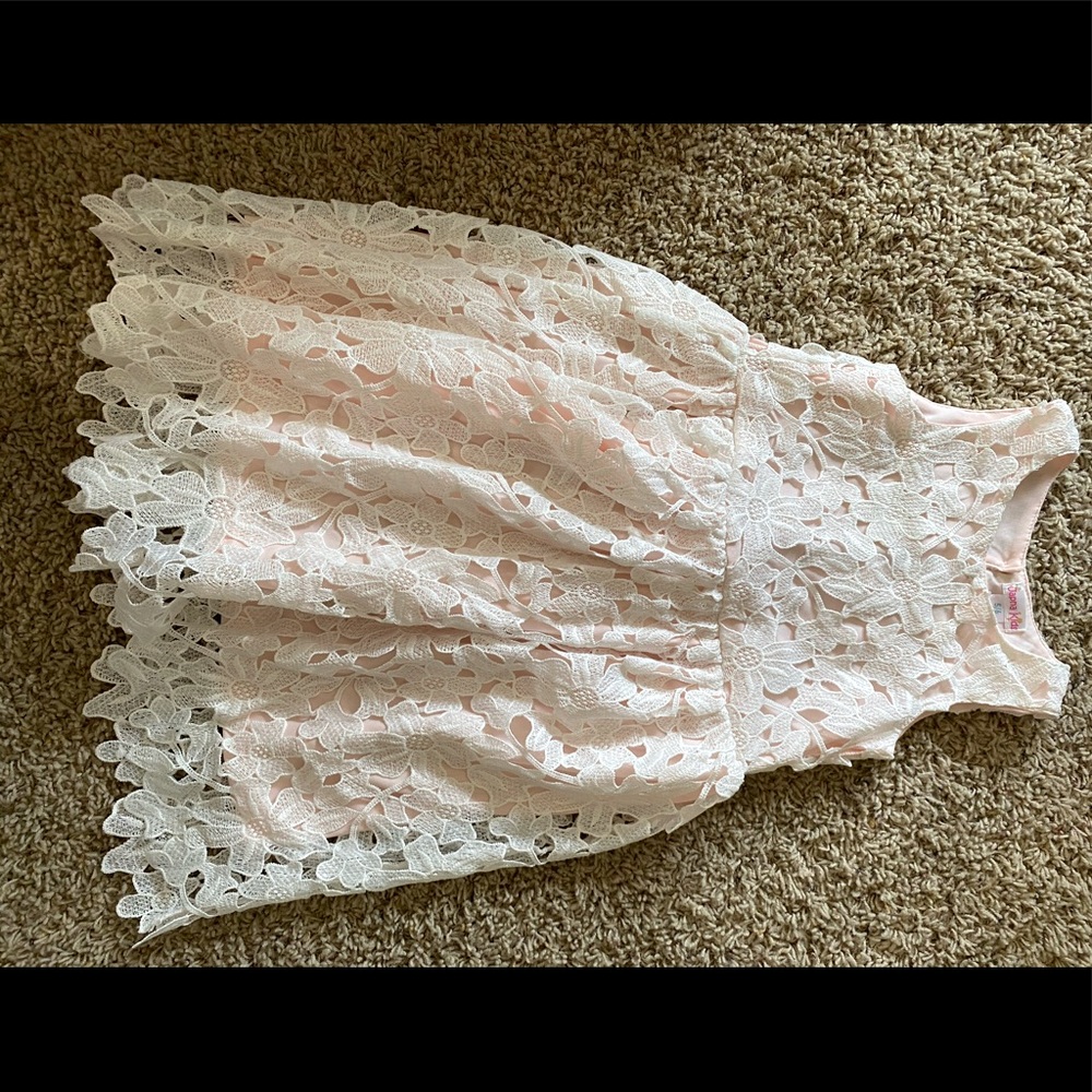 Beautiful girls size 5/6 formal dress.